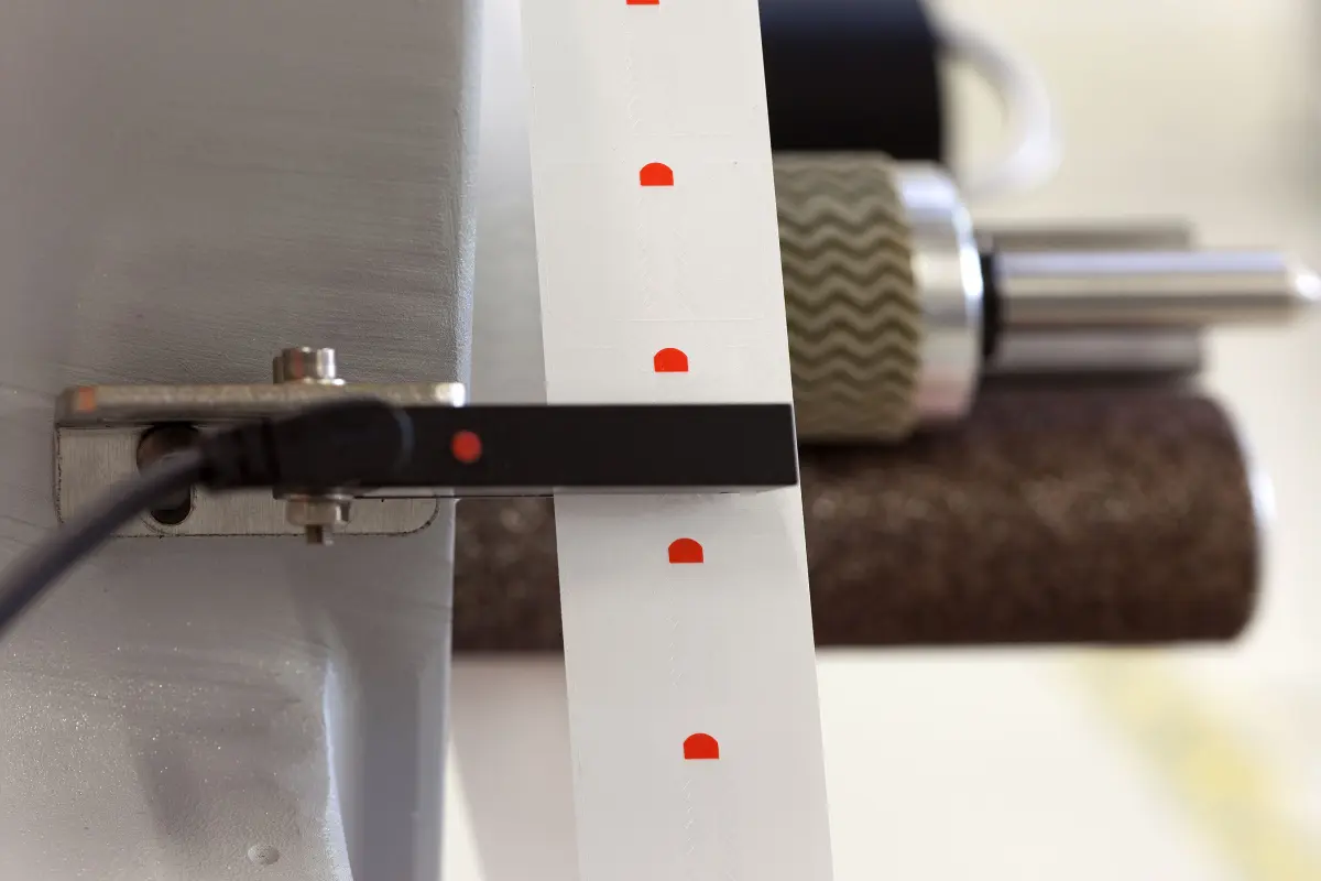 Alpha Compact spendet Sicherheitsetiketten