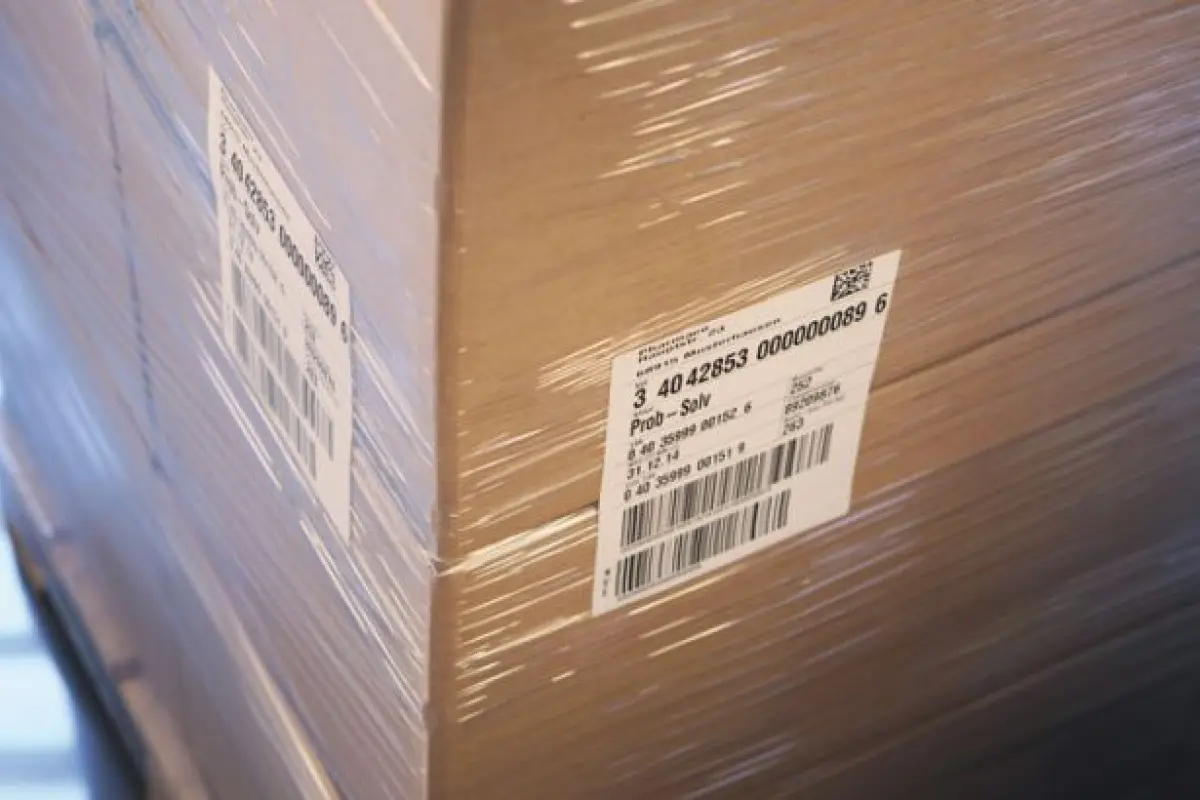 Etikettierte Kartonpalette Transportetikett NVE Barcode 820x410