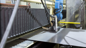 Kennzeichnung mit Continuous-Inkjetdruck auf Stahlband