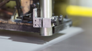 Kennzeichnung mit Continuous-Inkjetdruck auf Stahlband