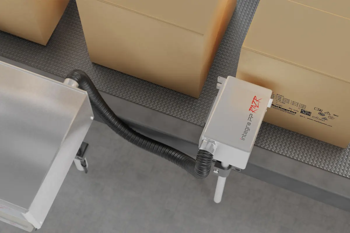Markoprint integra PP RAZR Kennzeichnung auf Karton (c) Bluhm Systeme