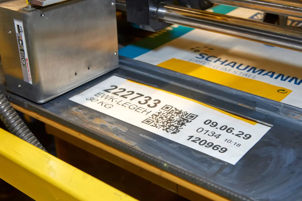 Large character print with ink on animal food bag