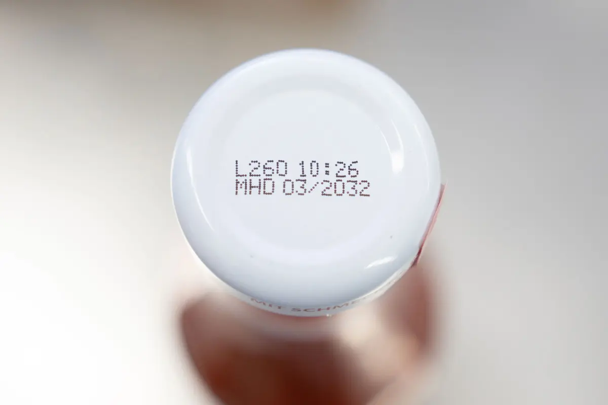 Inkjet printing on screw cap