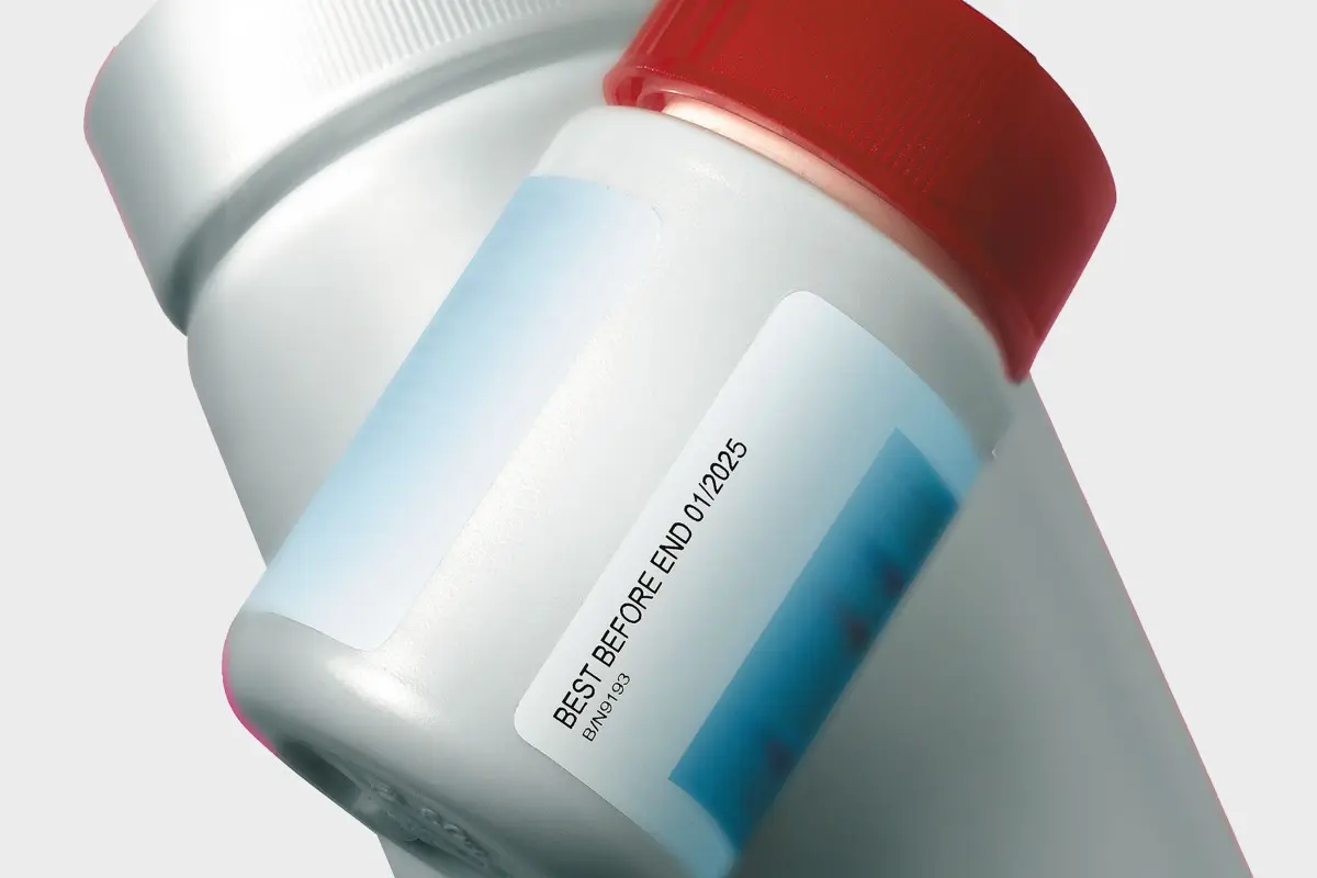 Plastic bottle labelled with thermal transfer printing