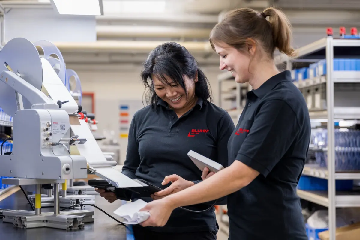 Preassambly of labelling systems at Bluhm Weber Group