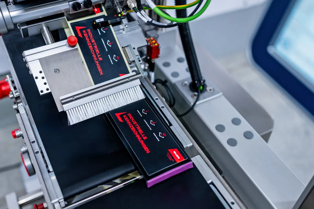 Geset 217 Oberseitenetikettierung (c) Bluhm Systeme